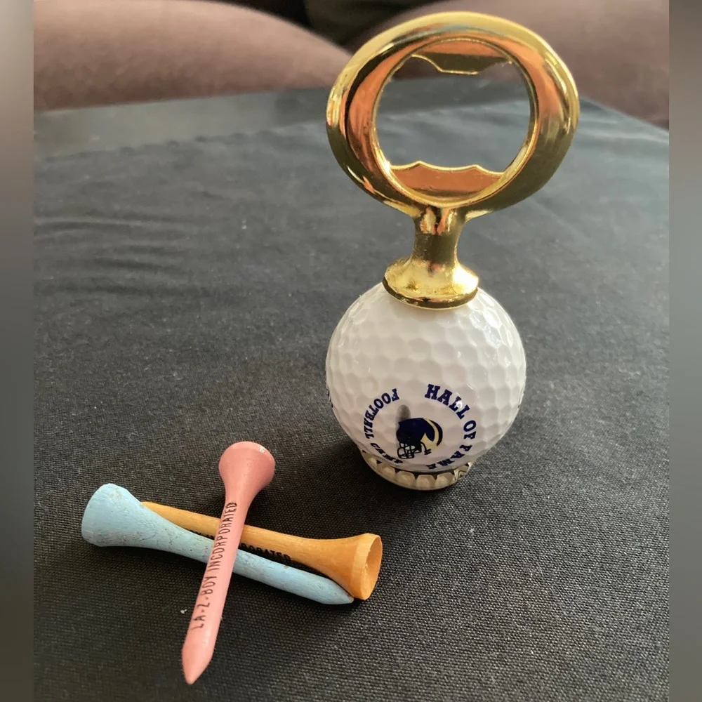 🌹UofM Wolverines - Golf Ball Bottle Opener. Great Gift for Golfers! 🏌️‍♂️ - Picture 2 of 6